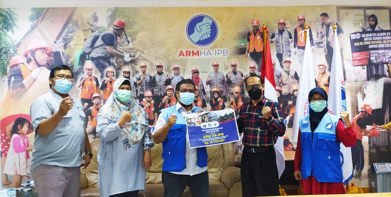 HA E IPB Serahkan Donasi untuk Masyarakat Terdampak Bencana di NTT dan NTB
